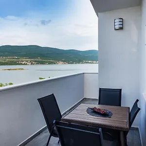  Apartment Neva,