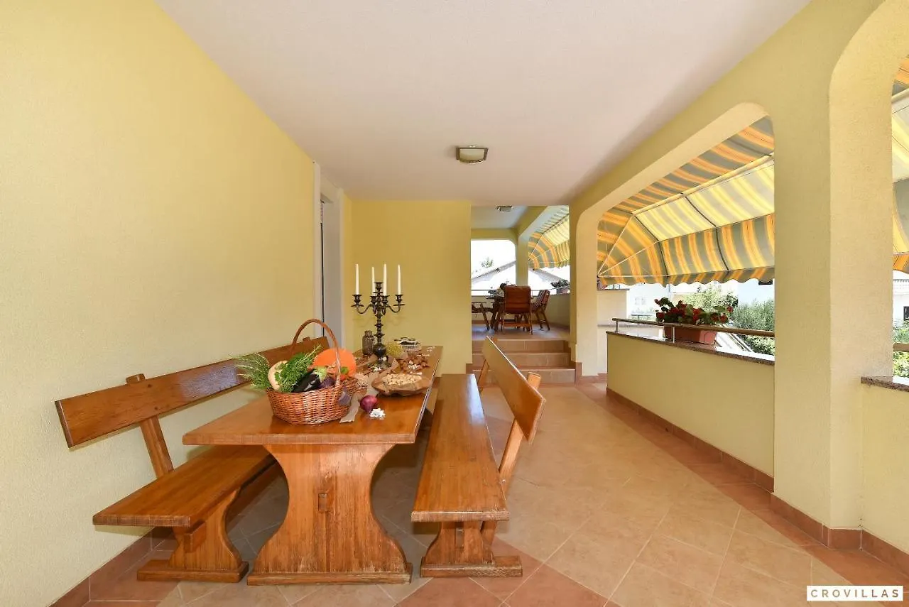 Monty Villa Pridraga
