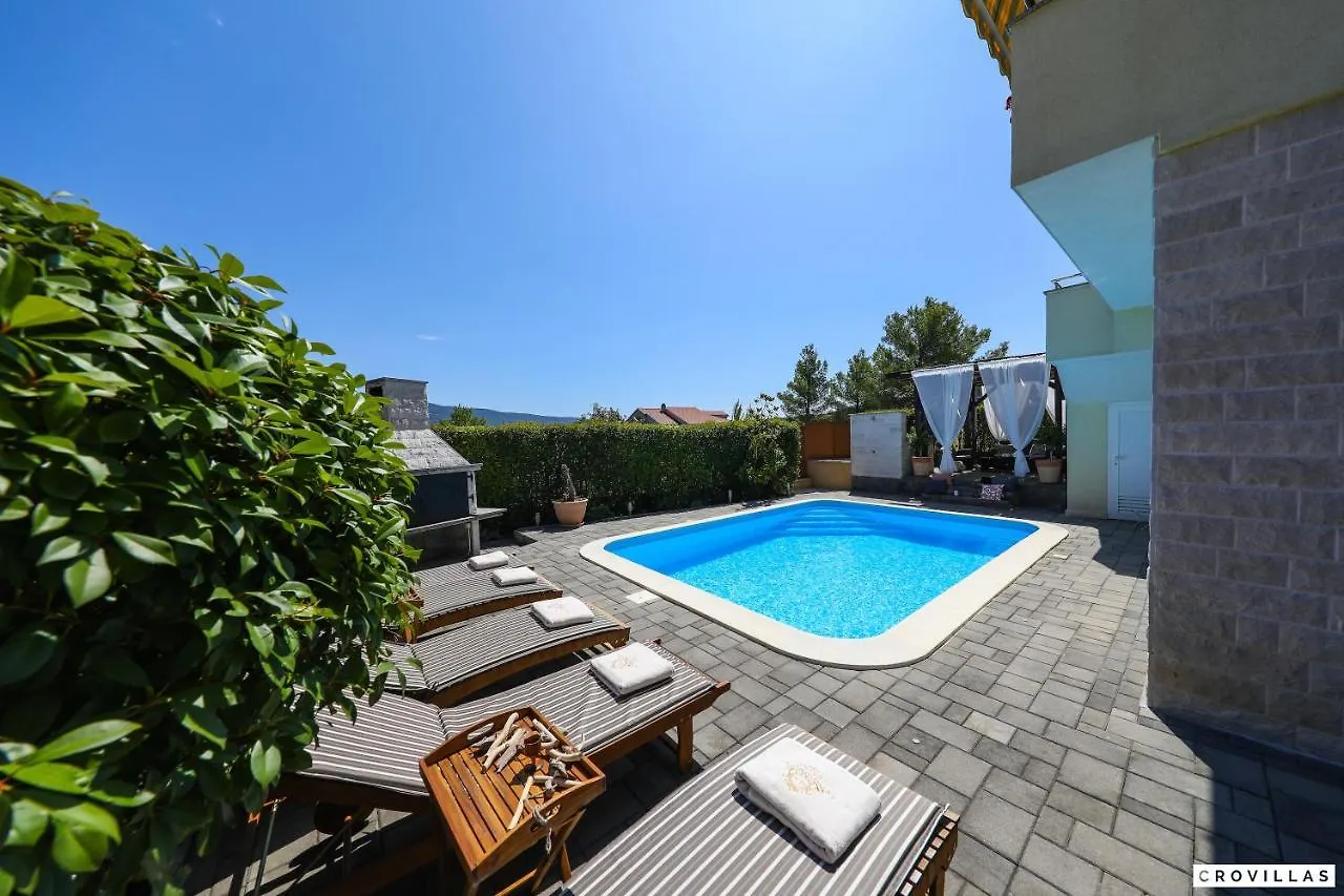 Monty Villa Pridraga