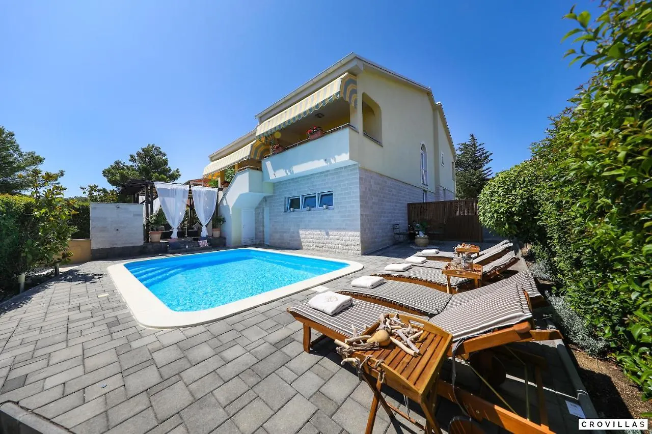 Monty Villa Pridraga