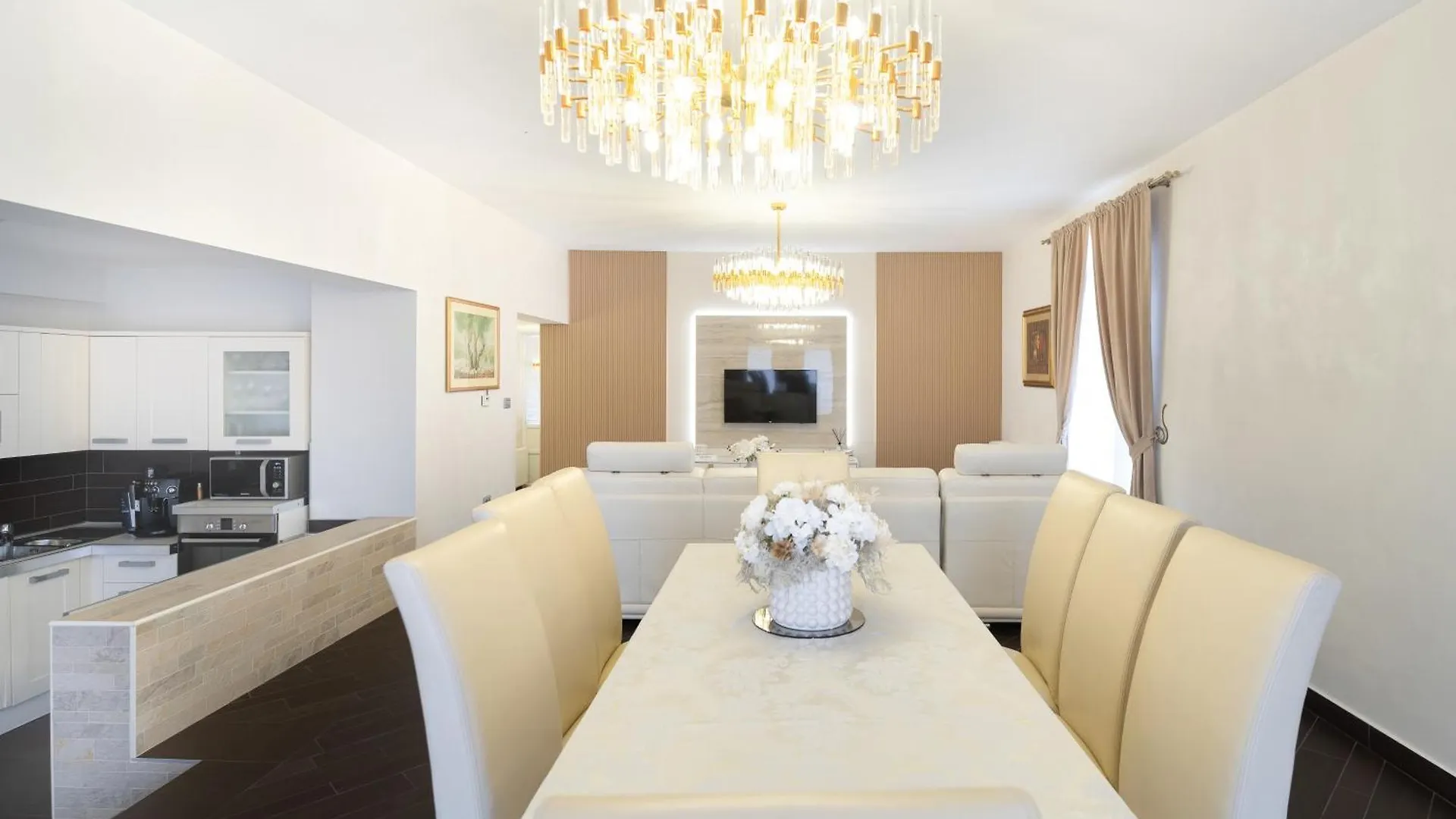 Monty Villa Pridraga